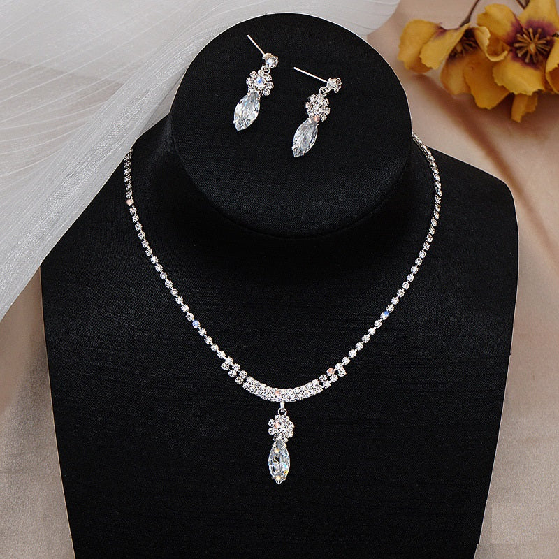 Luxe Zirkonia Bruidssieraden Set met Marquise Hanger – Ketting & Oorbellen (Zilver)