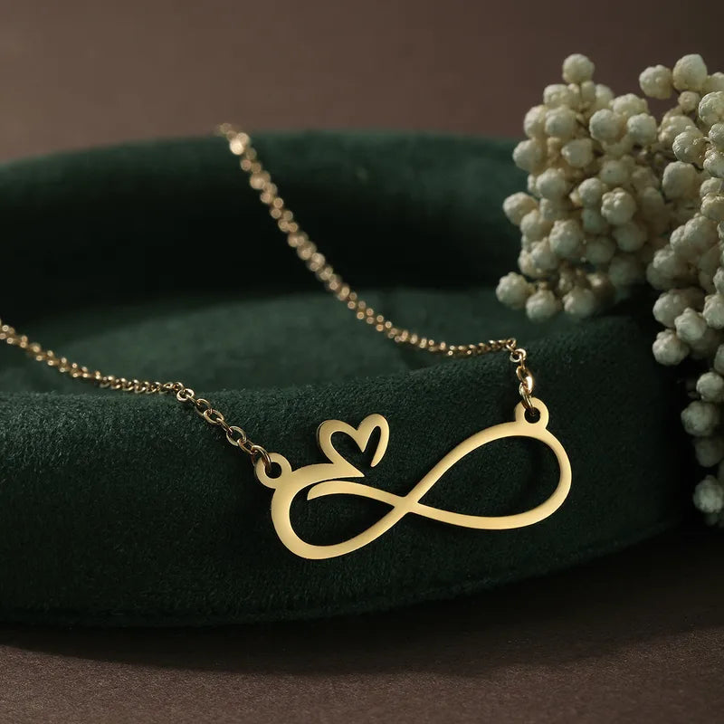 Infinity Hart Hangerketting — Zilverkleurig