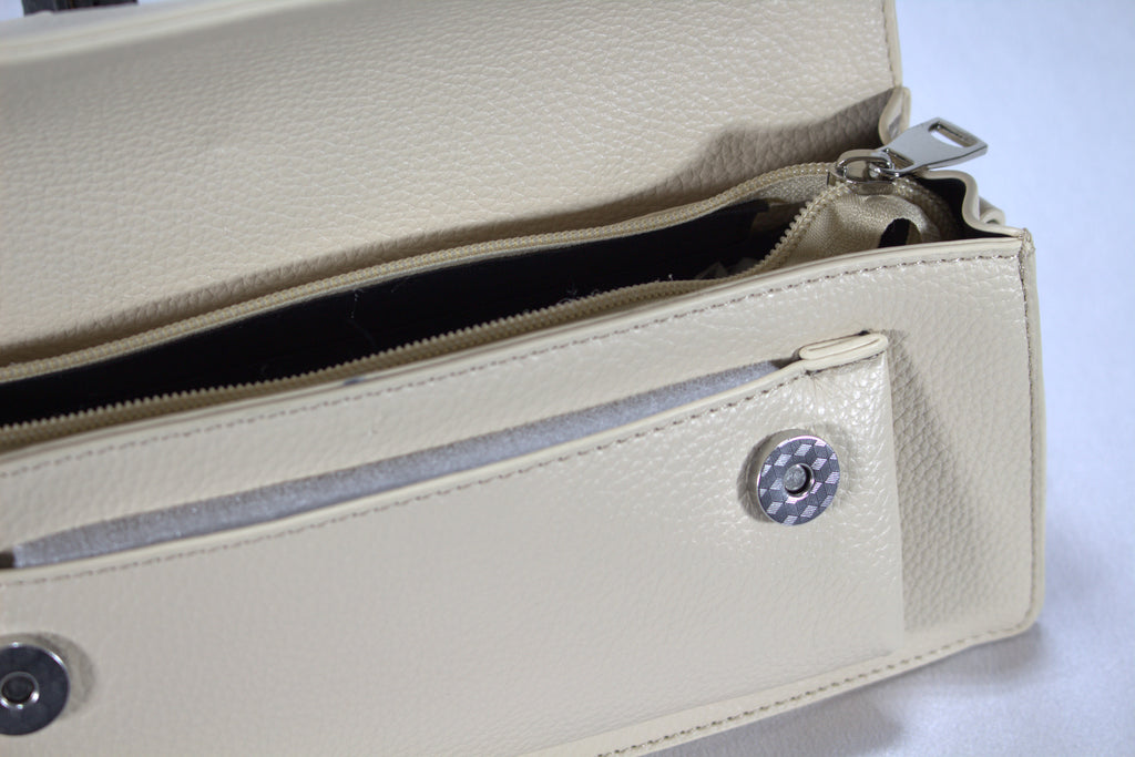 Elegante Baguette Handtas met Gekorrelde Structuur — Chic Schoudertasje