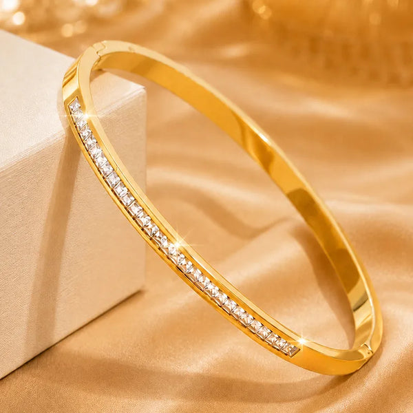Bangle Armband met Vierkante Zirkoon — Goudkleurig
